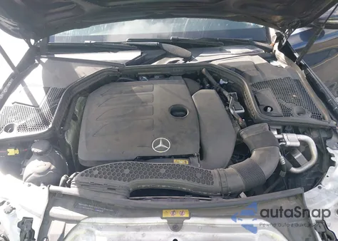 2019 Mercedes-Benz C 300 z USA, uszkodzony, nr VIN 55SWF8DB1KU302712